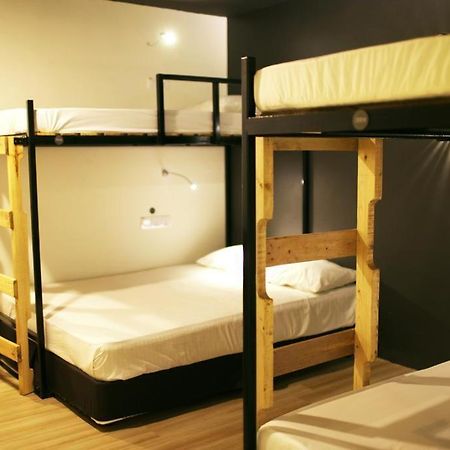 Хостел Revopackers Beds And Bunks Куала-Лумпур Экстерьер фото